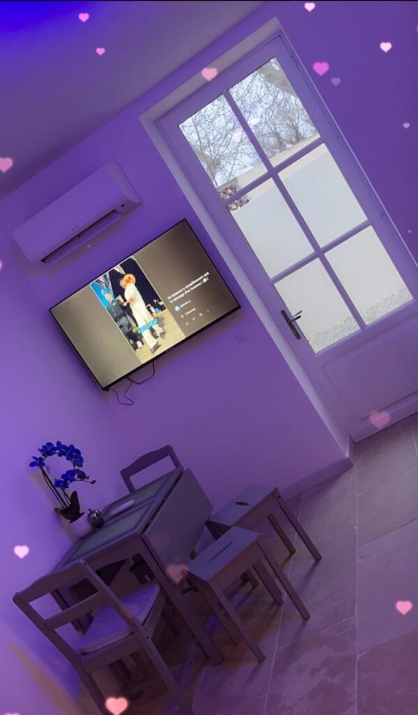Room House – Image 2